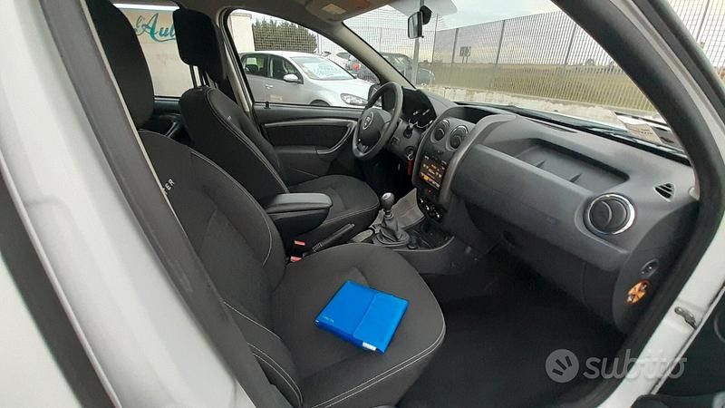 Usata Dacia Duster Lauréate 110 CV (80 kW) 2015 Bianco SUV