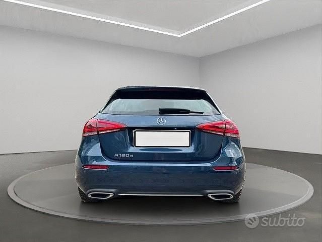 Usata Mercedes A180 Edition 116 CV (85 kW) 2022 Blu/azzurro Berlina