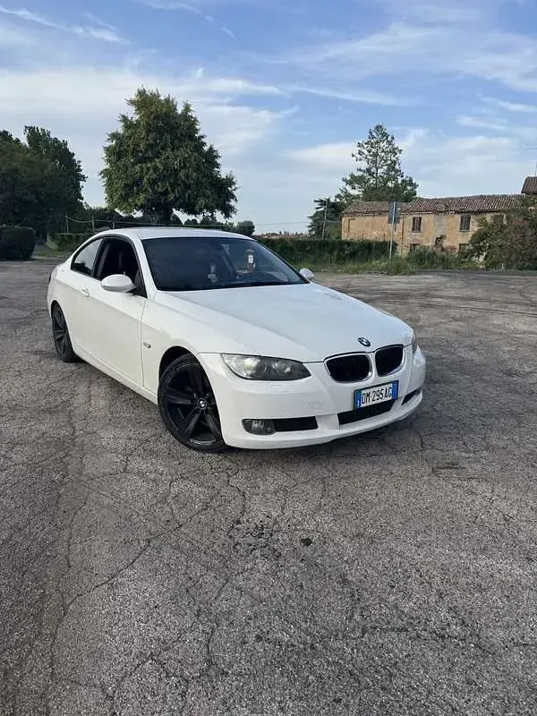 Usata BMW 320 177 CV (130 kW) 2008 Bianco Coupé
