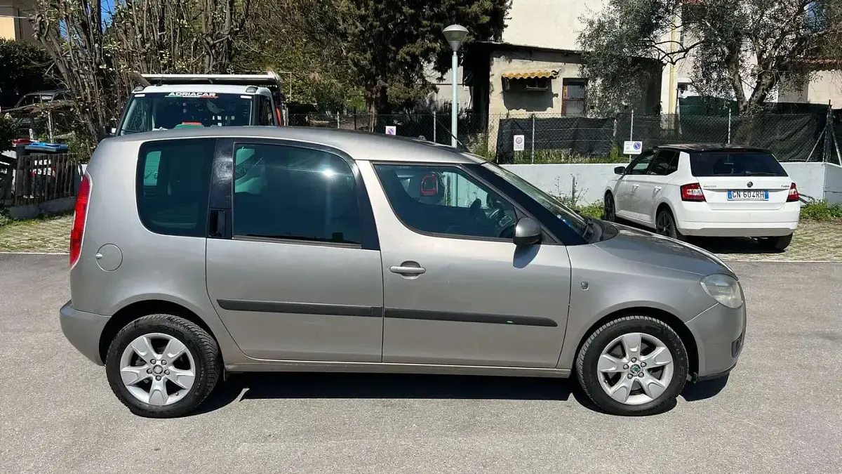 Usata Skoda Roomster Comfort 105 CV (77 kW) 2007 Grigio Monovolume