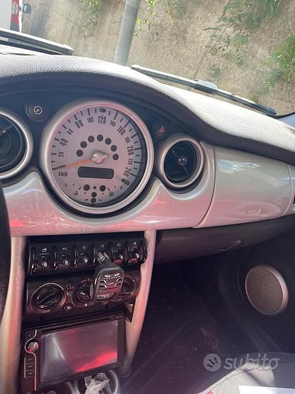 Usata Mini Cooper 116 CV (85 kW) 2004 Marrone Utilitaria