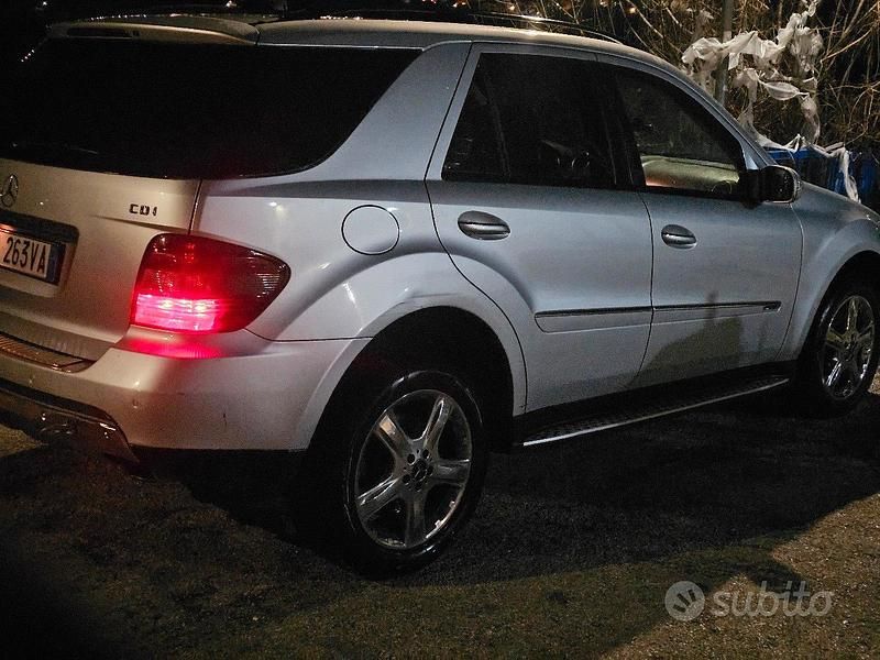 Usata Mercedes ML320 224 CV (164 kW) 2005 Grigio SUV