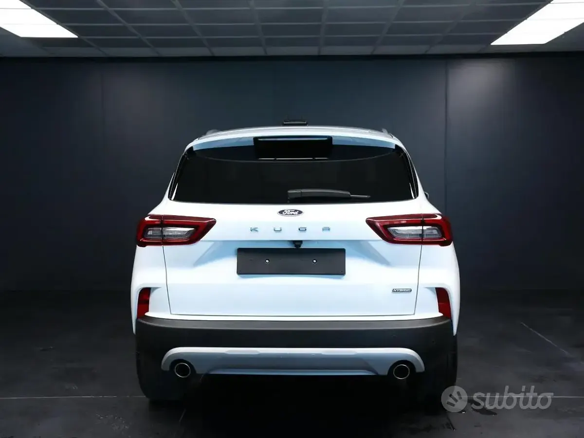 Usata Ford Kuga Titanium 179 CV (131 kW) 2025 Bianco SUV