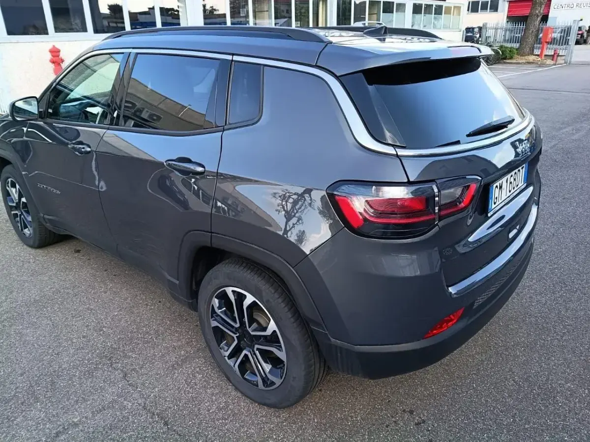 Usata Jeep Compass Limited 131 CV (96 kW) 2022 Gray SUV