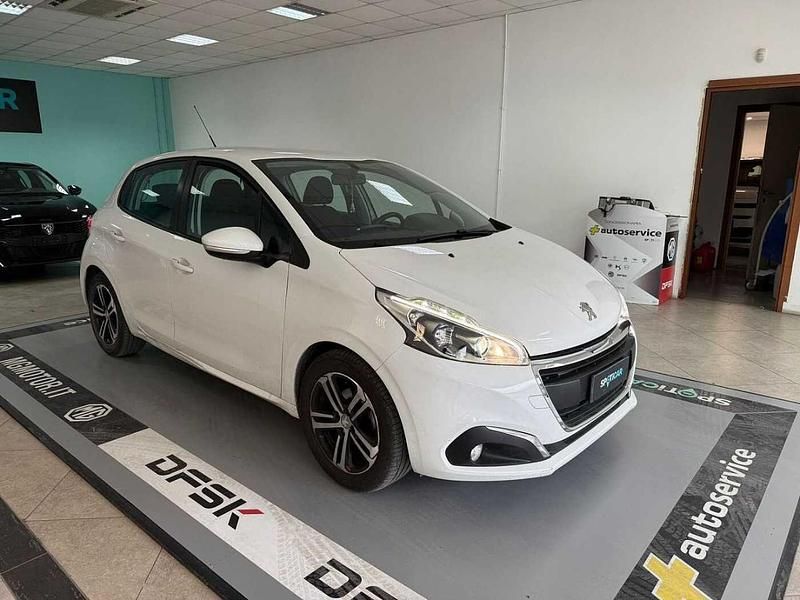 Usata Peugeot 208 Active 82 CV (60 kW) 2016 Bianco Utilitaria
