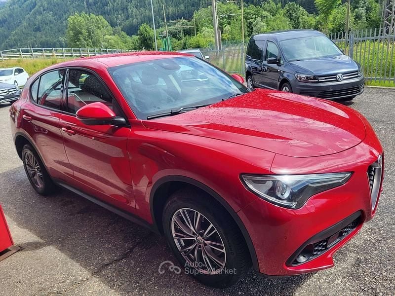Usata Alfa Romeo Stelvio Business 209 CV (153 kW) 2017 Rosso SUV
