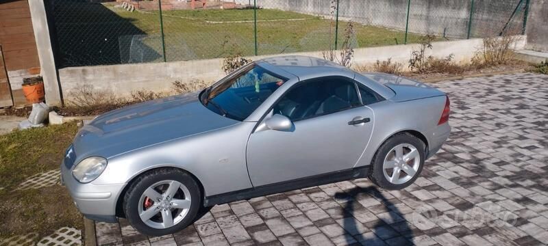 Usata Mercedes SLK200 136 CV (100 kW) 1998 Argento Cabrio