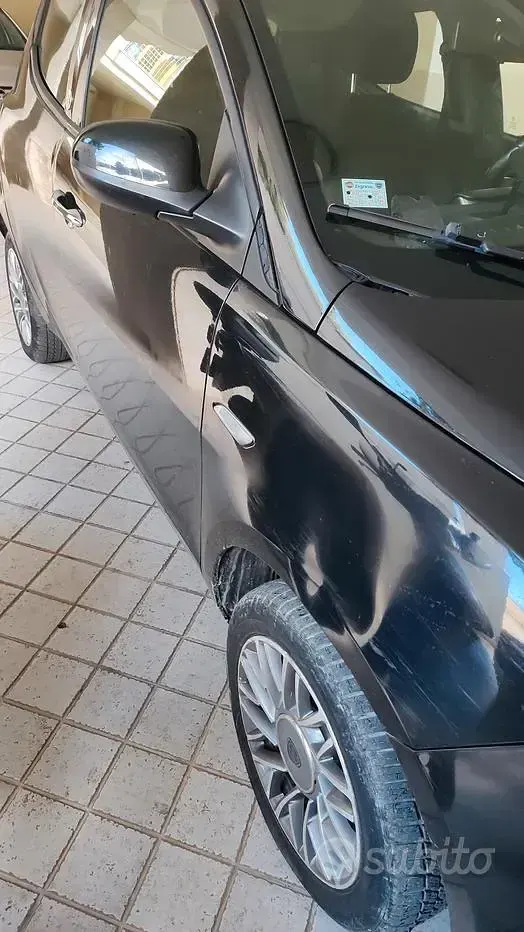 Usata Lancia Ypsilon 80 CV (58 kW) 2013 Nero Utilitaria