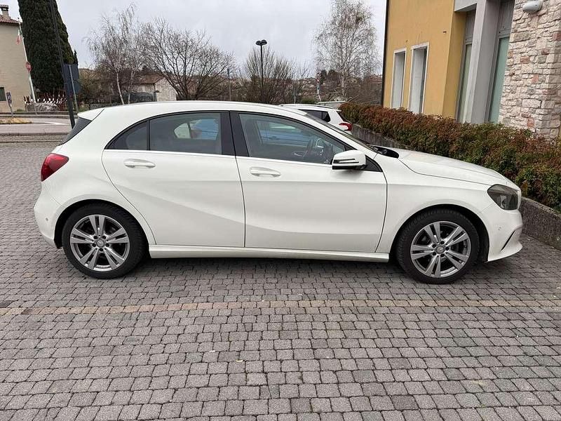 Usata Mercedes A180 109 CV (80 kW) 2017 Bianco Berlina