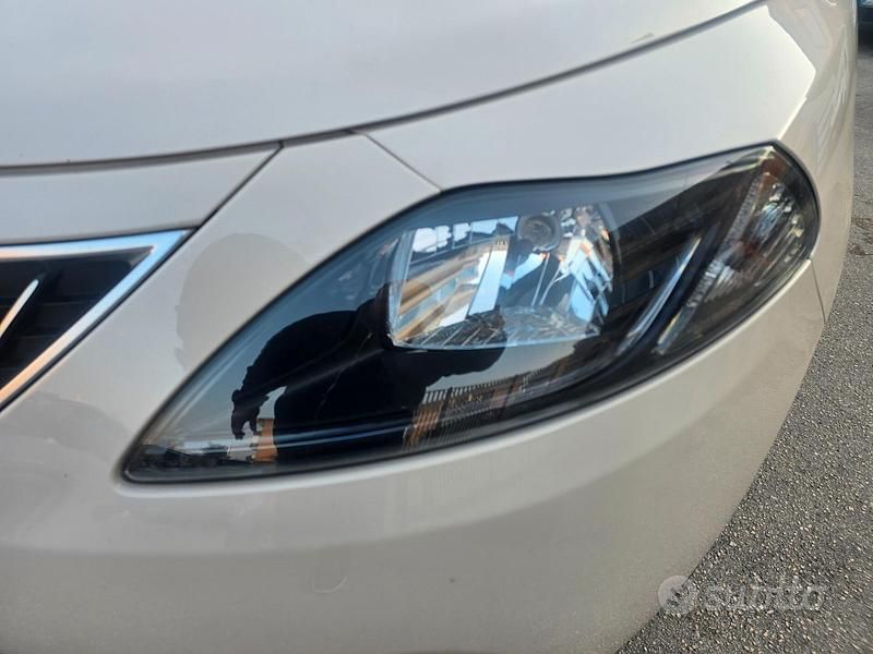 Usata Lancia Ypsilon Gold 69 CV (50 kW) 2022 Beige Utilitaria