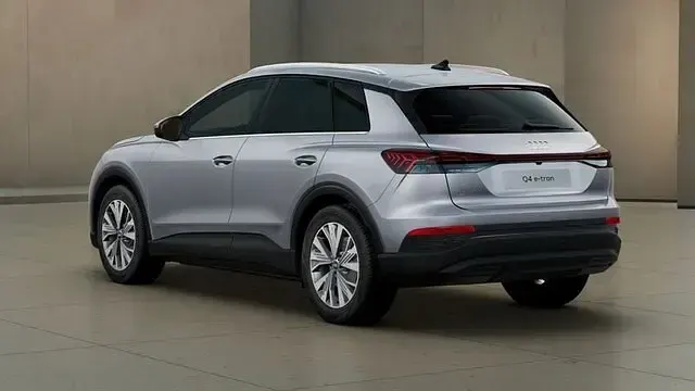 Nuova Audi Q4 e-tron Comfort 69 kW (95 CV) 2026 Argento floret metallizzato SUV