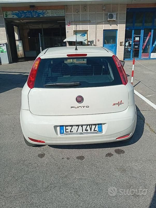 Usata Fiat Grande Punto 75 CV (55 kW) 2015 Bianco Utilitaria