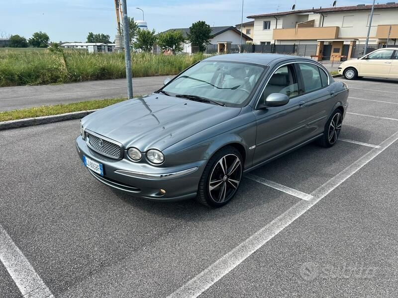 Grigio Usata 2003 Jaguar X-type Tre volumi | 3200 € (Buon prezzo) - Immagine 1/4