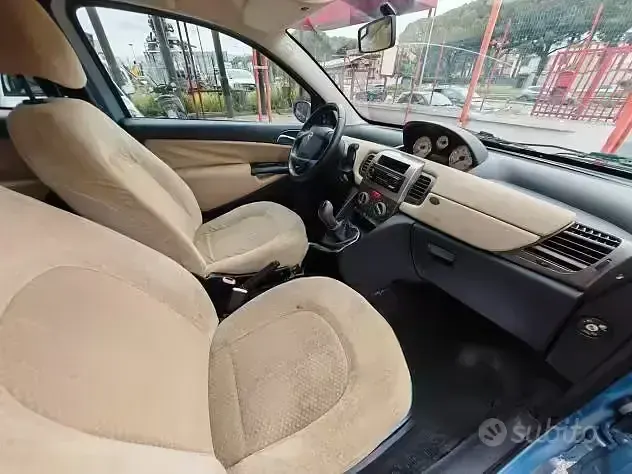Usata Lancia Ypsilon 69 CV (50 kW) 2006 Bluazzurro Utilitaria