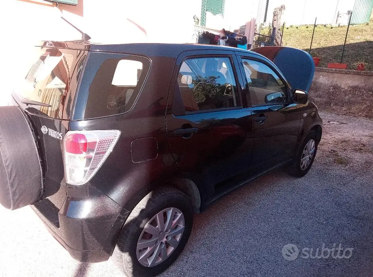 Usata Daihatsu Terios 86 CV (63 kW) 2011 Nero SUV