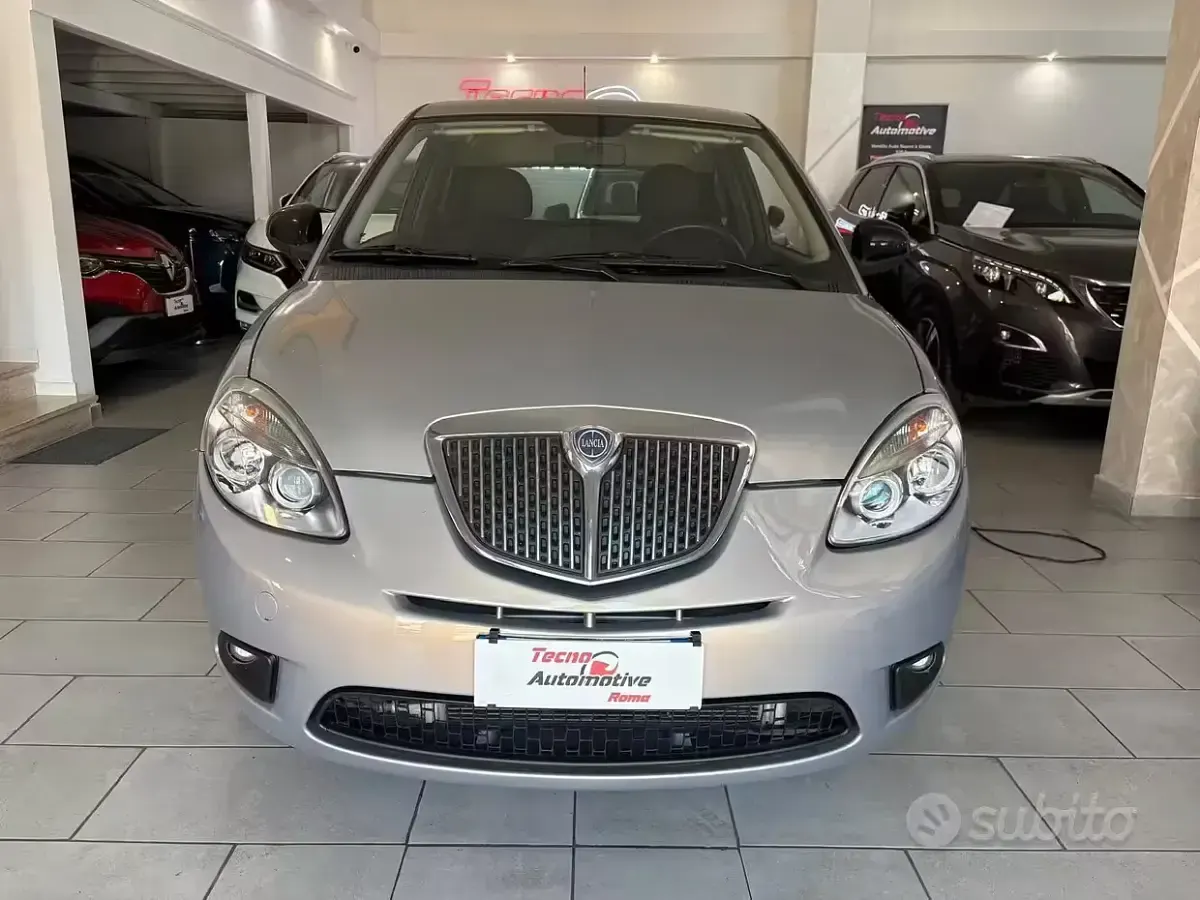 Usata Lancia Ypsilon 69 CV (50 kW) 2011 Grigio Utilitaria
