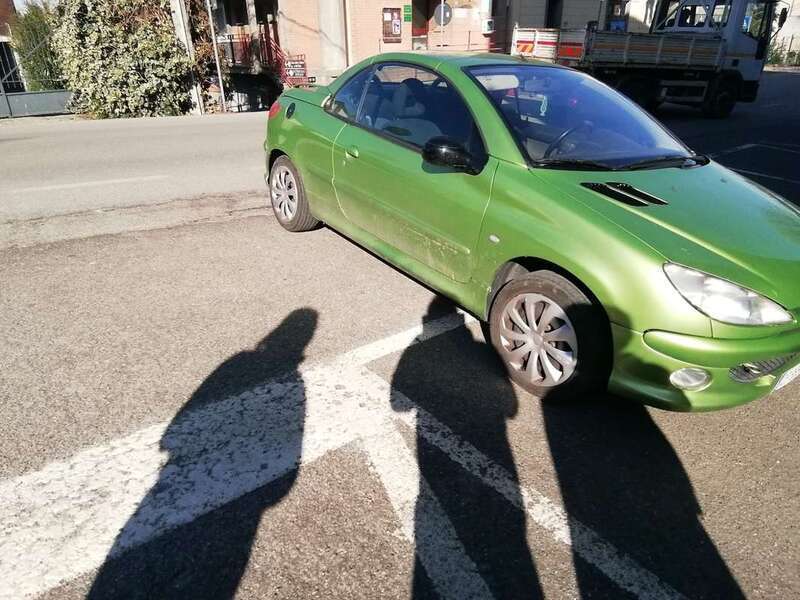 Usato 2003 Peugeot 206 CC 1.6 Benzin 109 CV (2.500 €)