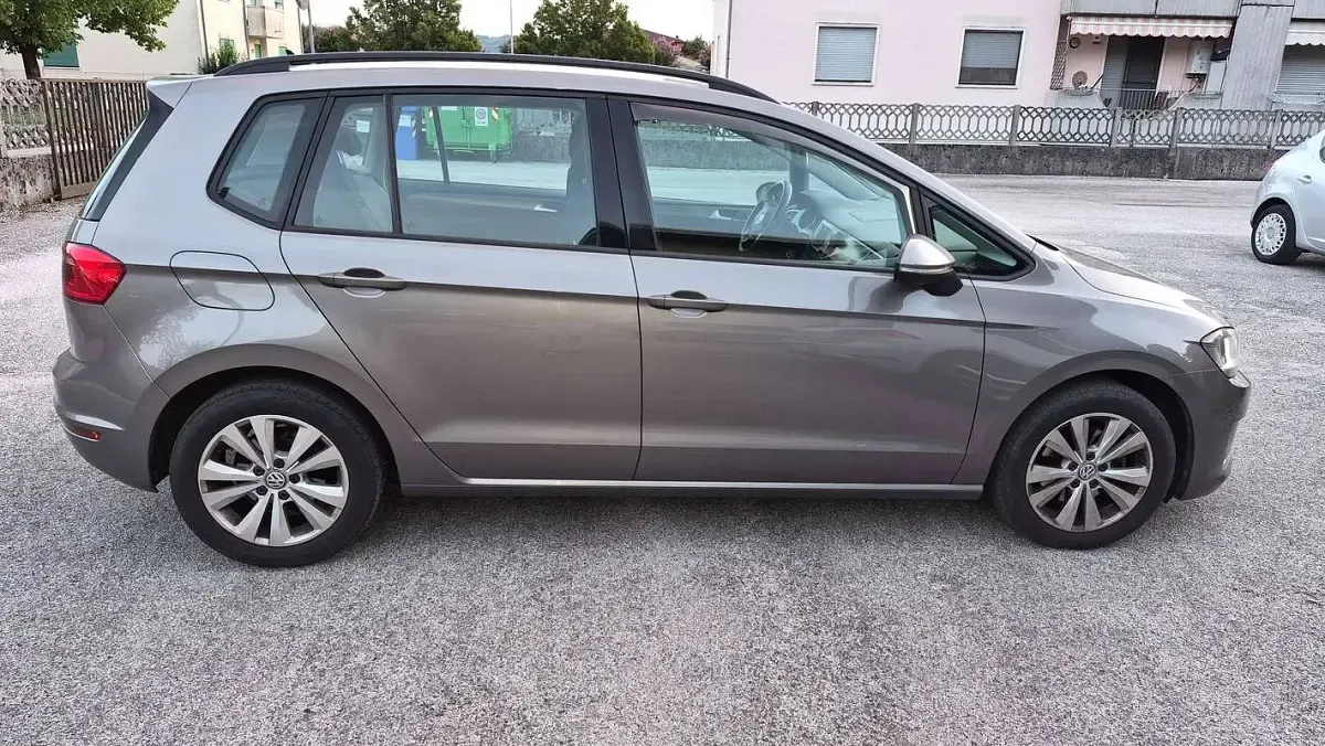 Usata VW Golf Sportsvan Comfortline 110 CV (80 kW) 2015 Grigio Monovolume