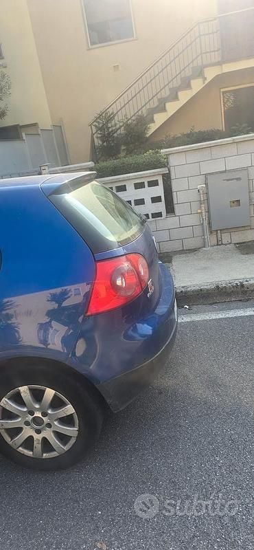 Usata VW Golf V 105 CV (77 kW) 2007 Blu