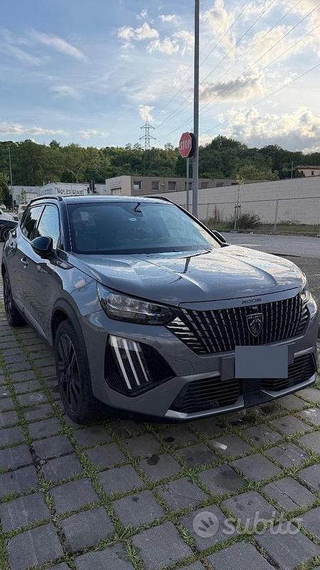Usata Peugeot 2008 GT-line 131 CV (96 kW) 2023 Grigio SUV