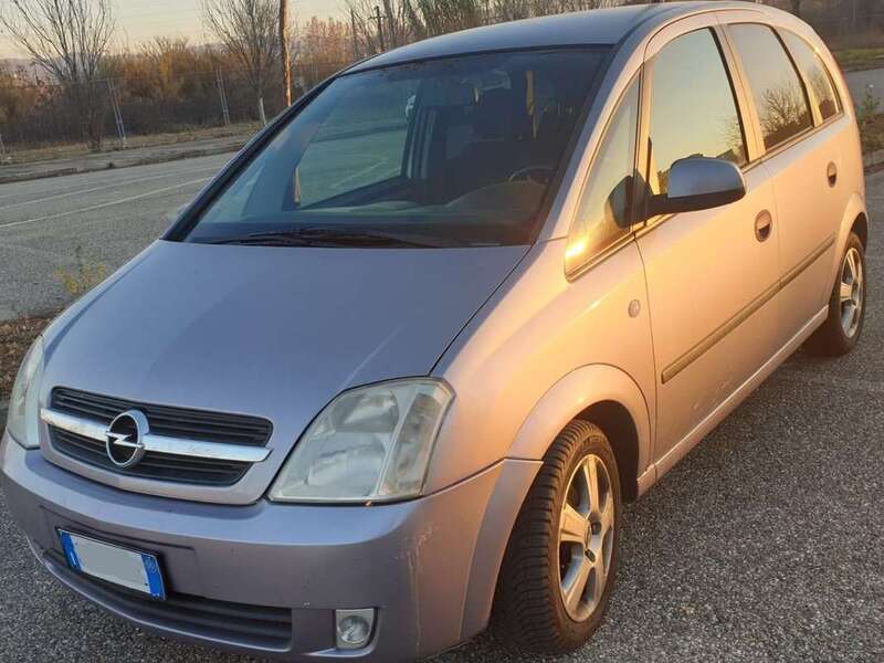 Usato 2005 Opel Meriva 1.4 Benzin 90 CV (2.500 €)