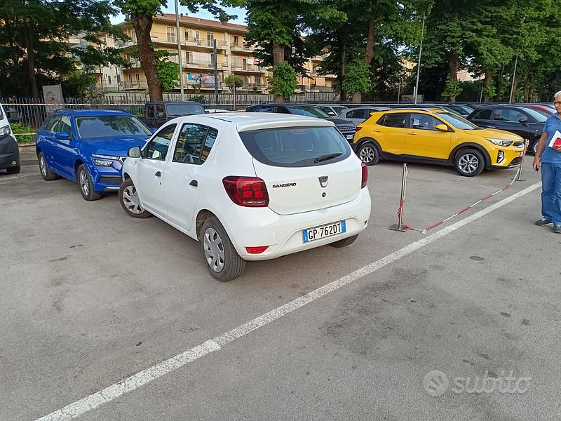 Bianco Usata 2020 Dacia Sandero Due volumi | 7500 € (Ottimo prezzo) - Immagine 1/4