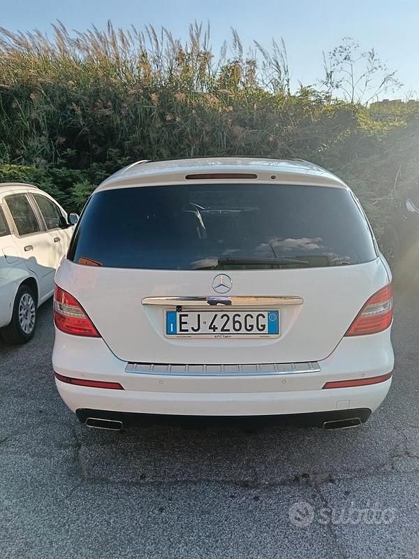 Gebraucht Mercedes R350 Premium 265 PS (194 kW) 2011 Weiß Van / Kleinbus