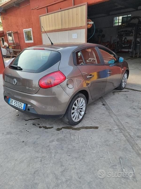 Usata Fiat Bravo 120 CV (88 kW) 2007 Marrone Utilitaria