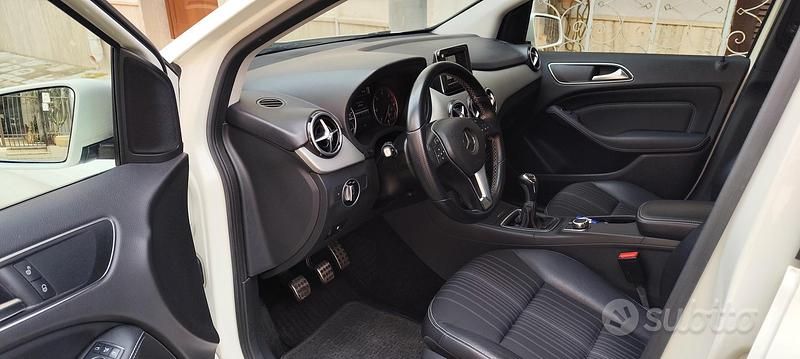 Usata Mercedes B180 109 CV (80 kW) 2013 Bianco Monovolume