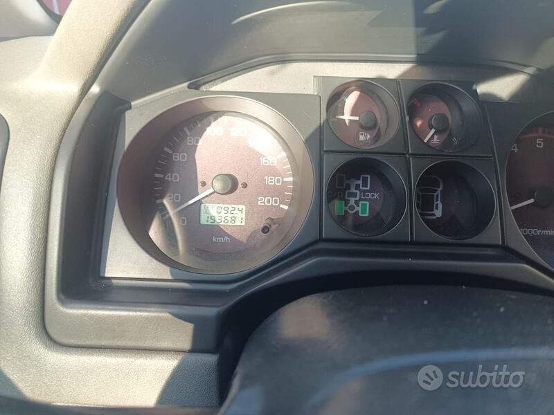 Grigio Usata 2001 Mitsubishi Pajero SUV | 8000 € (Ottimo prezzo) - Immagine 1/4