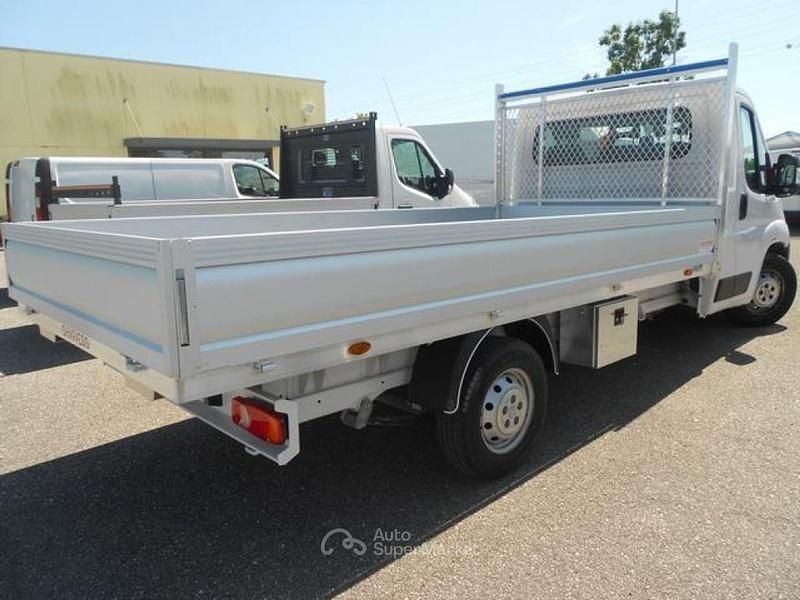 Usata Peugeot Boxer 165 CV (121 kW) 2021 Bianco pastello Furgone