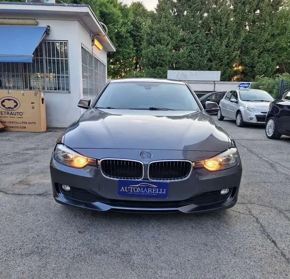 Begagnad BMW 318 Luxury Line 143 HK (105 kW) 2014 Grå Kombi