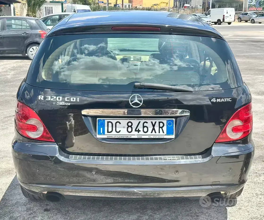 Usata Mercedes R320 Chrome 224 CV (164 kW) 2006 Nero Station wagon