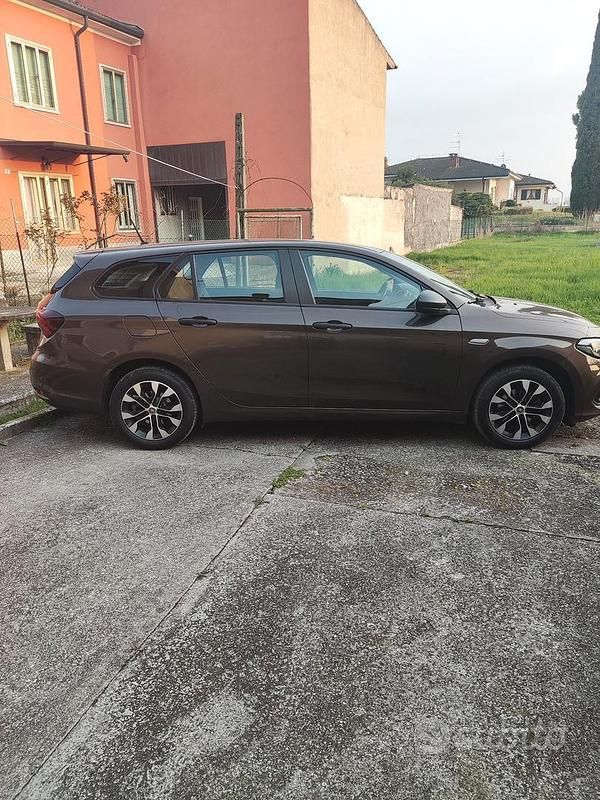 Usata Fiat Tipo City Life 130 CV (95 kW) 2021 Marrone Station wagon