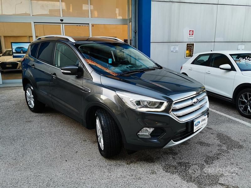 Usata Ford Kuga Business Edition 120 CV (88 kW) 2019 Grigio SUV