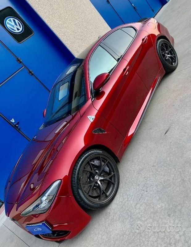 Usata Alfa Romeo Giulia Quadrifoglio 510 CV (375 kW) 2020 Bordeaux metallizzato Berlina