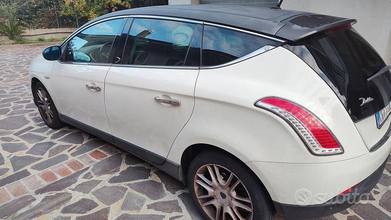 Usata Lancia Delta 120 CV (88 kW) 2011 Bianco Utilitaria