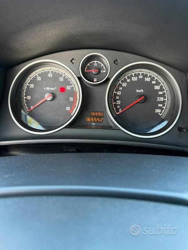 Käytetty Opel Astra 90 HP (66 kW) 2007 Musta Coupe - kaksiovinen