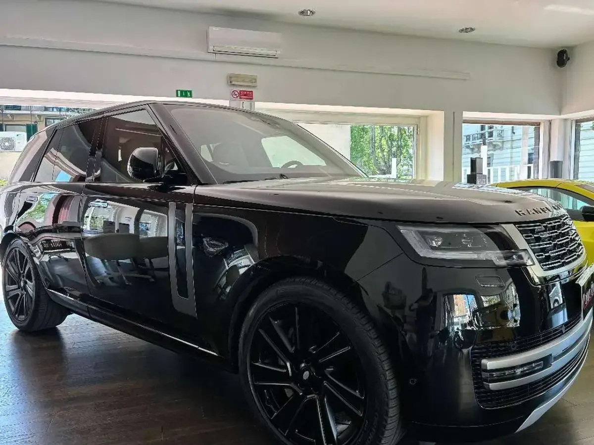 Usata Land Rover Range Rover HSE Dynamic 510 CV (375 kW) 2024 Grigio SUV