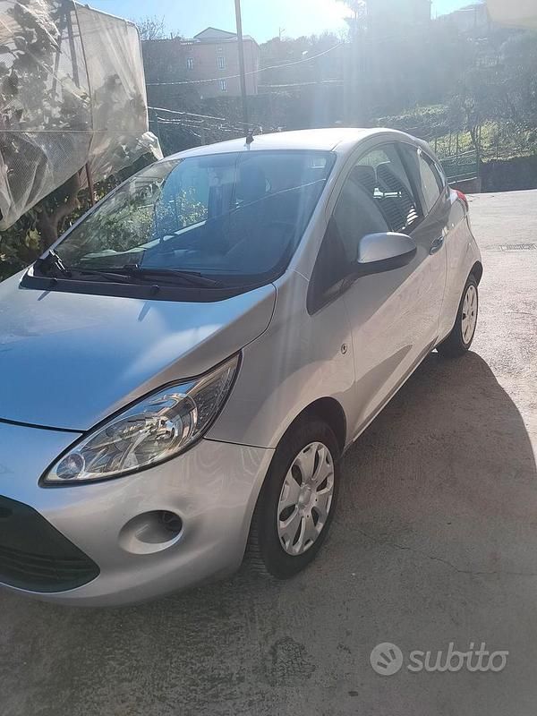 Grigio Usata 2013 Ford Ka Tre volumi | 4500 € (Buon prezzo) - Immagine 1/4