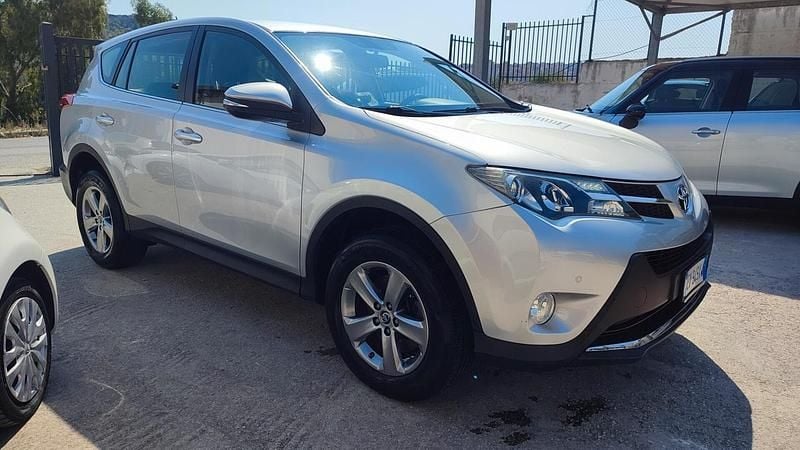 Usata Toyota RAV4 Active 123 CV (90 kW) 2015 Argento Station wagon