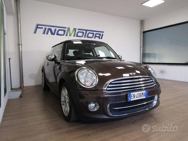 Usata Mini Cooper 122 CV (89 kW) 2012 Marrone Utilitaria