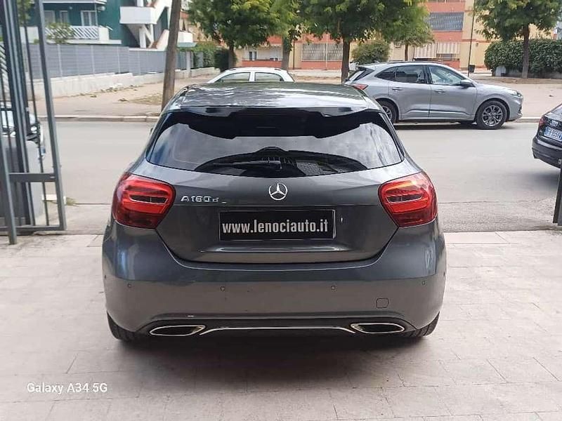 Usata Mercedes A180 109 CV (80 kW) 2015 Grigio Berlina