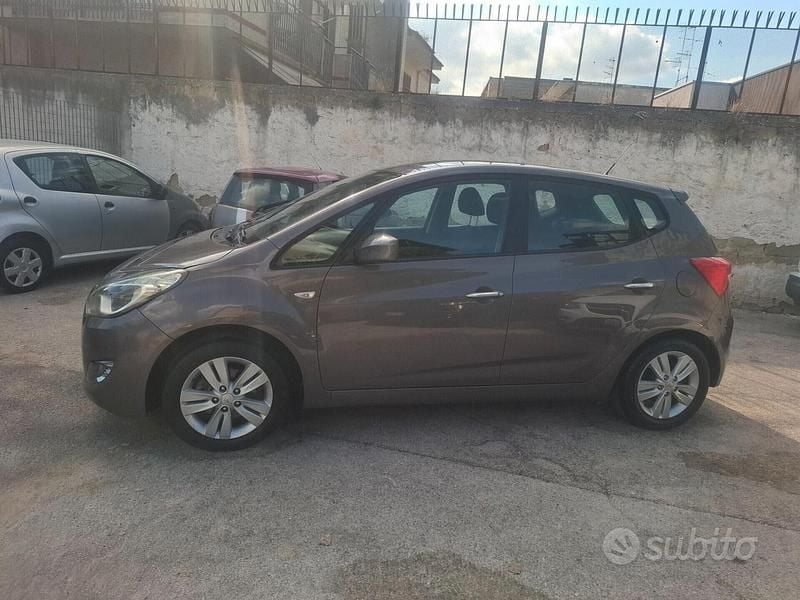 Usata Hyundai ix20 90 CV (66 kW) 2011 Marrone Utilitaria
