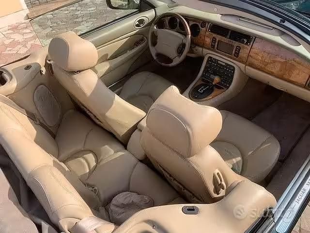 Usata Jaguar XKR Supercharged 363 CV (266 kW) 2001 Verde Cabrio