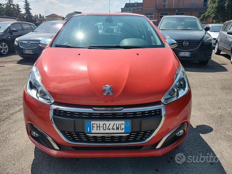 Usata Peugeot 208 GT-line 110 CV (80 kW) 2017 Arancione Utilitaria