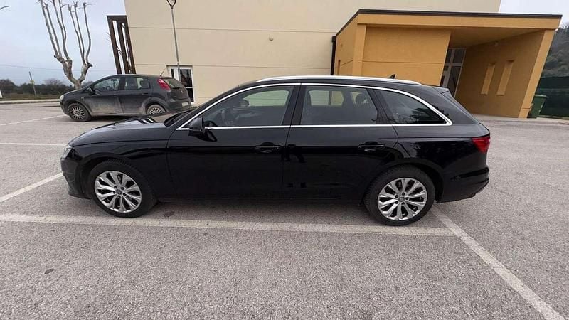 Käytetty Audi A4 Business 170 HP (125 kW) 2020 Musta Farmari