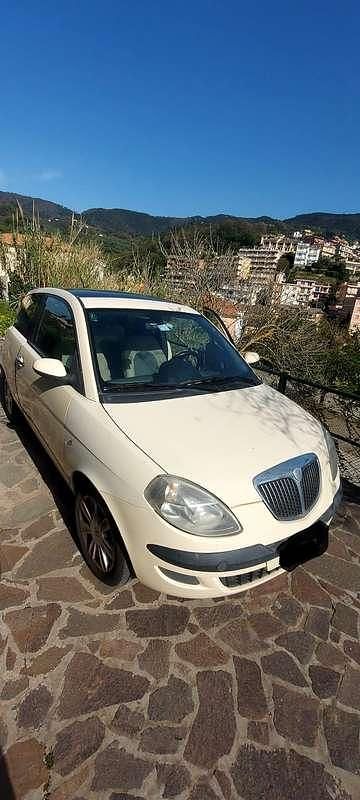 Usata Lancia Ypsilon 69 CV (50 kW) 2004 Beige Utilitaria