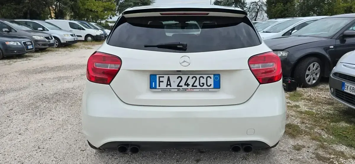 Usata Mercedes A180 Premium 109 CV (80 kW) 2015 Bianco Utilitaria