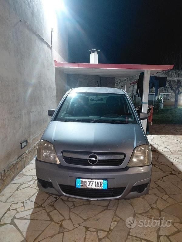 Grigio Usata 2007 Opel Meriva Club Monovolume | 1500 € (Buon prezzo) - Immagine 1/4